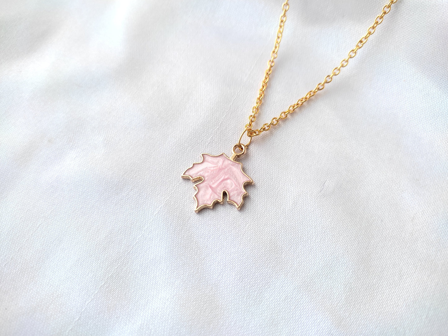 Pretty leaf charm pendant necklace for women and girls