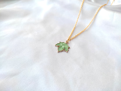 Pretty leaf charm pendant necklace for women and girls