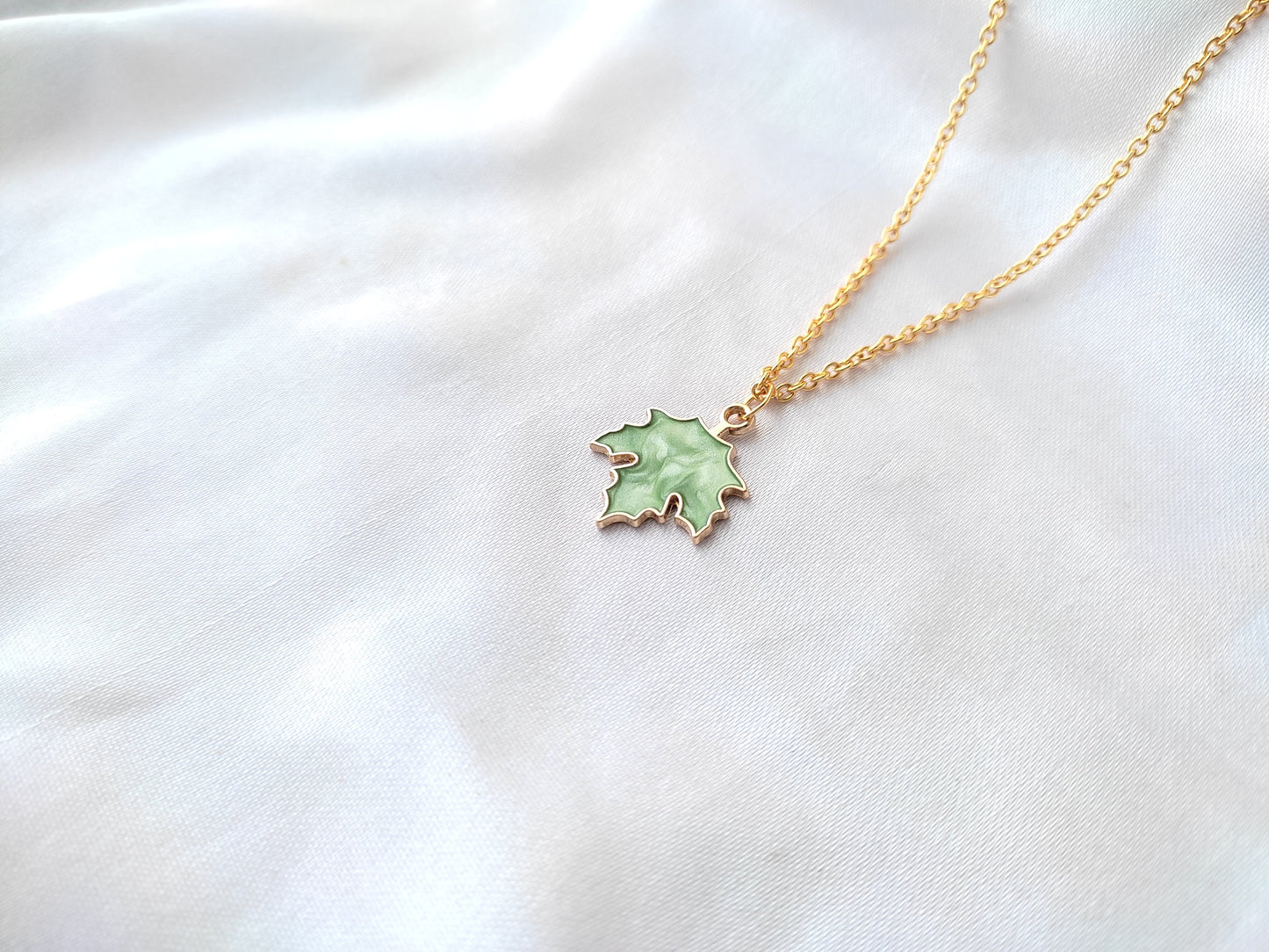 Pretty leaf charm pendant necklace for women and girls