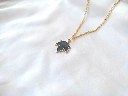 Pretty leaf charm pendant necklace for women and girls