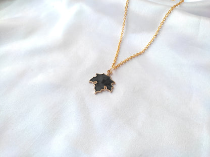 Pretty leaf charm pendant necklace for women and girls